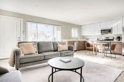Image de Airy Campbell 1br w/ Gym, Pool & Hot Tub, walk to Wf & Tj, by Blueground