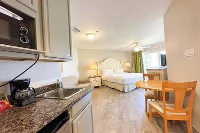 Image de Caribbean Gem! 2 Modern Room w 1 Queen Bed, Outdoor Pool, Beachfront Property