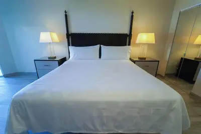 Image de Take An Amazing Vacation! 2 Gorgeous Suites, Pool, Close to Seven Mile Beach