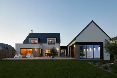Image de Villa Neuve De 250M², Piscine Interieure A 29 ° à 150 M Du Port.