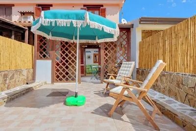 Image de Maison de vacances Casa Asfodeli au centre de San Teodoro avec jardin.