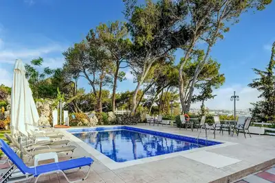 Image de Belle maison de vacances avec piscine privée