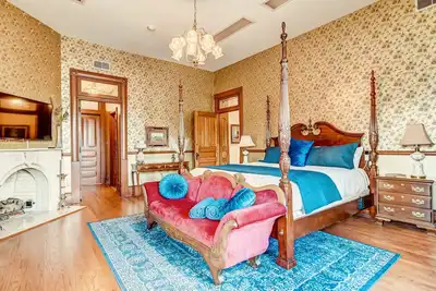Image de Timeless Elegance | Walk to Capitol & Attractions | Historic Luxury