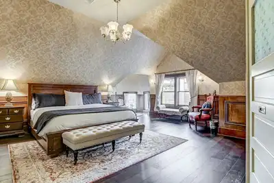 Image de Charming Downtown Stay | Victorian Beauty & Modern Comfort