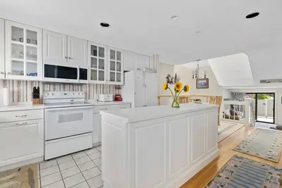 Image de Poolside 2bd--A/C, Private Balcony, Association Beach & Pool