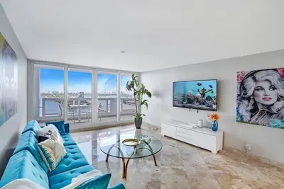 First Class! Located Only 3 Miles To South Miami Beach! , 2 Bedroom Condo