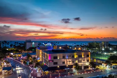 Image de Luxury 2-Bedroom Condo right on the strip in Palm Beach