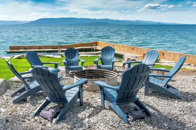 Image de Private waterfront access to Flathead Lake w/private boat dock & wood stove - Lakeshore Lodge