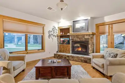 Image de Condo w/stone fireplace, A/C, near Gnp - Marina Cay Estates Retreat