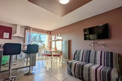 Image de Cozy renovated apartment with parking near port / beach, cleaning included