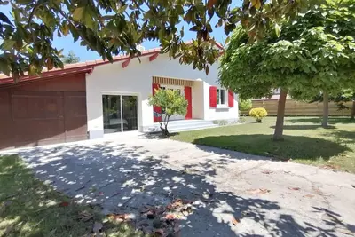 Image de \"Leboudoir40\" landaise proche Mimizan au calme, grand jardin et piscine privée