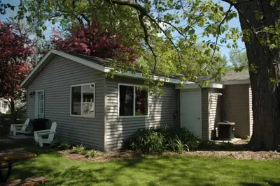 Image de Cottage 1 on Beautiful Fox Lake!