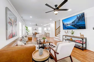 Image de 1712 Fairview 2king/2ba Top Apt Duplex Pets Ok! \n10 Furnised Apartments On-Site