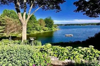 Image de 19th C. Waterfront Home in Blue Hill-Exquisite Gardens & Harbor views. Sleeps 10