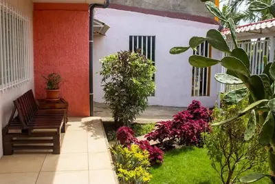 Image de Central Home 3br w/ King Bed, Ac, Free parking