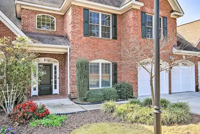 Image de Upscale Home w/ Poker Room < 1 Mi to Golf!