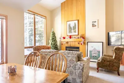 Image de ✅  Your Vail Ski Cabin! Just Minutes to Vail, Bc