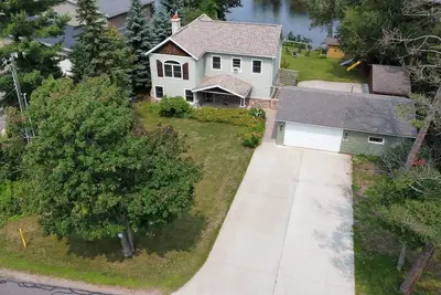 Image de Beautiful waterfront retreat with kayaks and bikes