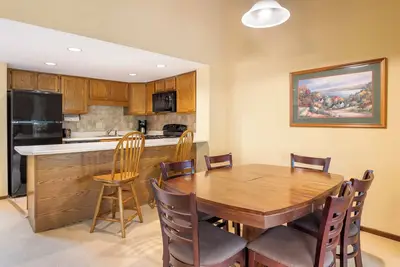 Image de Comfort & Convenience! 2 Spacious Units Near Cashiers Sliding Rock! Free Parking