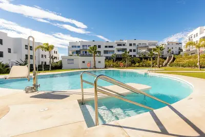 Image de Appartement « Torre del Mar - 003 » près de la plage avec piscine commune et Wi-Fi