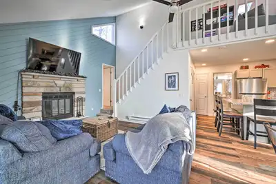 Image de Hot Tub, Fire Pit & Game Room: Tobyhanna Home!
