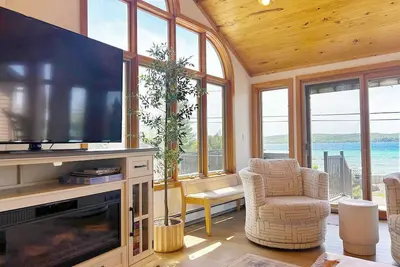 Image de Crystal Lake Hillside with Private Sandy Beach and Hot Tub!