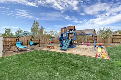 Image de Backyard Fun! Sleeps 20. Lake Tahoe 35 minutes!