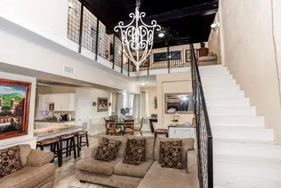 Image de Cozy Home in mid valley, 3 minutes away from outlets.