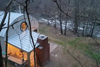 Image de New Upscale Hobbit Retreat w/ outdoor Kitchen on Elk River 4 miles to Banner Elk