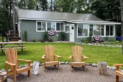 Image de Beautiful 4 Seasons Sugar Camp Lake House - Steps Away From Chain Lake!