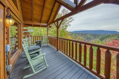 Image de Spring Discounts! Hot Tub ⭐️ Amazing Views⭐️ Games 🎱 🐻