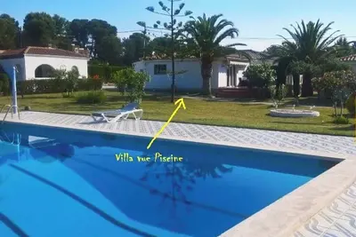 Image de Chalet situé sur un parc arboré de 8000m² avec grande Piscine communautaire, .