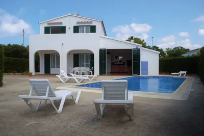 Pleasant villa with pool and air conditioning.