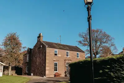 Image de Beautiful large family home with hot tub, summer house, Bbq and pool table