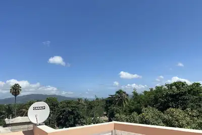 Image de 2miles from the airport