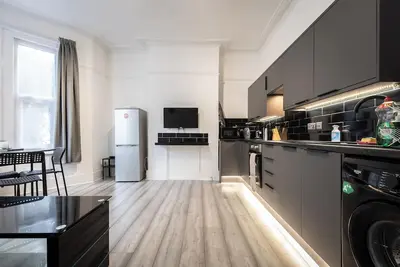 Image de Newly Renovated 2 Bed Ground Floor Apartment
