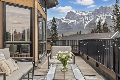 Image de Alpine Loft 180 degrees Mountain Views Dt Canmore