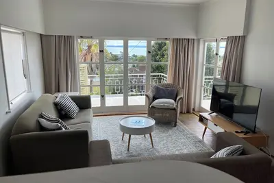 Image de Kiwi Bach, sea views, near the beach. Fully fenced.