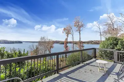 Image de Lake Hartwell, close to Clemson, fishing, romantic get away, bridal shower. \n