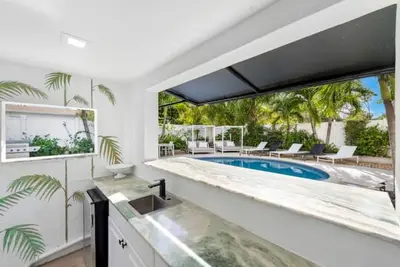 Image de Villa Azur 8 Bedroom Outdoor Oasis with Poolside Bar