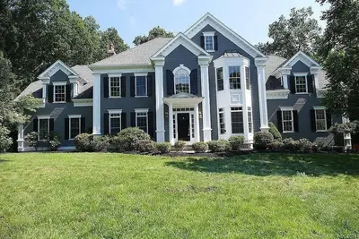 Image de Cozy Romantic Single Family Home - 5 mins from a State Park