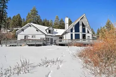 Cozy Getaway with Lake View~ Game Room~