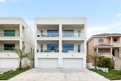 Image de Luxury 5 Br Modern House Ocean Views Private Pool