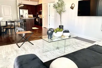 Image de Luxurious Apartment West of Midtown