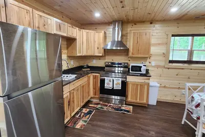 Image de Cozy Cabin with a Hot Tub!