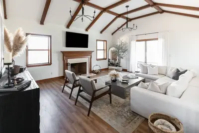 1\/2 Acre Property with Mountain Views and Pool!