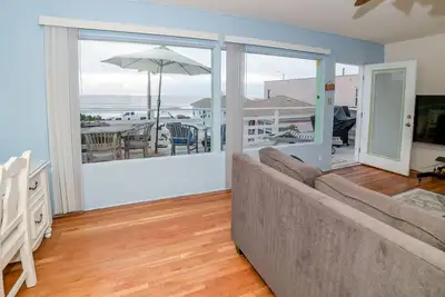Image de Beachfront Cottage On The Water Two Bedroom One Bath Upper Unit