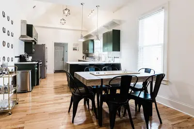 Image de Welcome to “The Spot” - North Limestone/Downtown!