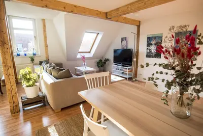 Image de ★ Modern & Bright 80m2 Maisonette Loft + Balcony ★