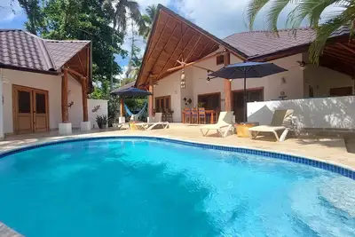 Image de Belle villa avec piscine privée à 5 minutes à pied de la plage de Las Ballenas!